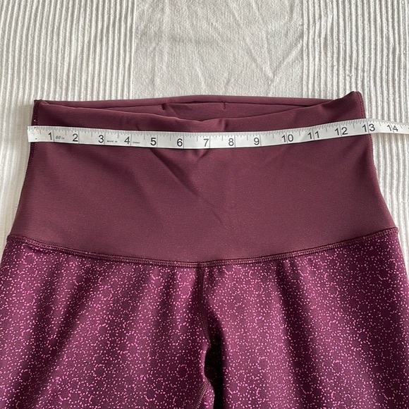 Lululemon Plum Patterned High Rise Mesh Tights Size 8 - Picture 7 of 8